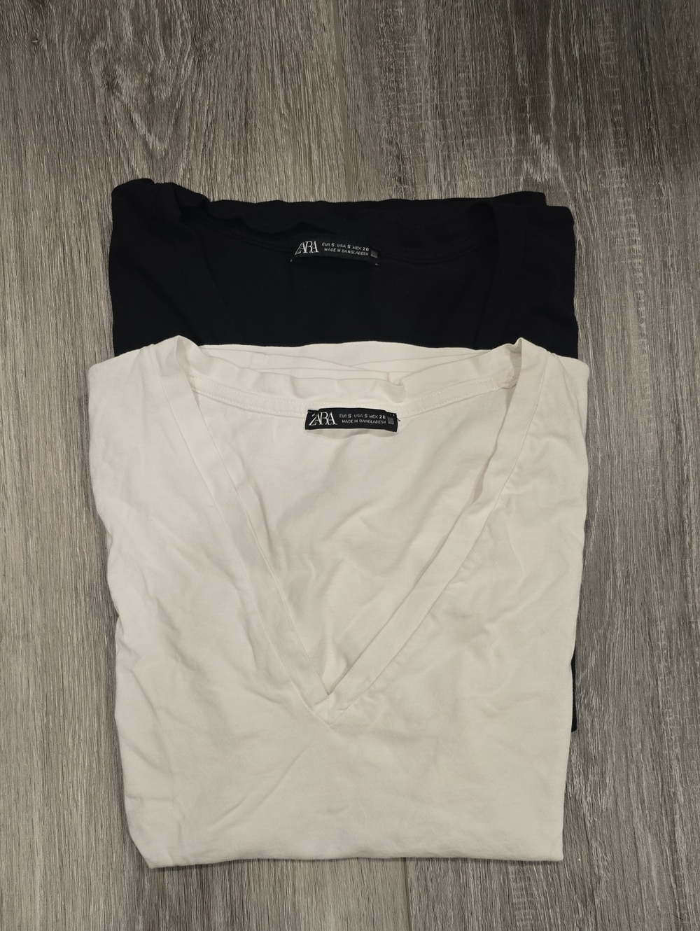 Zara Black & White V-Neck Short Sleeve Tee